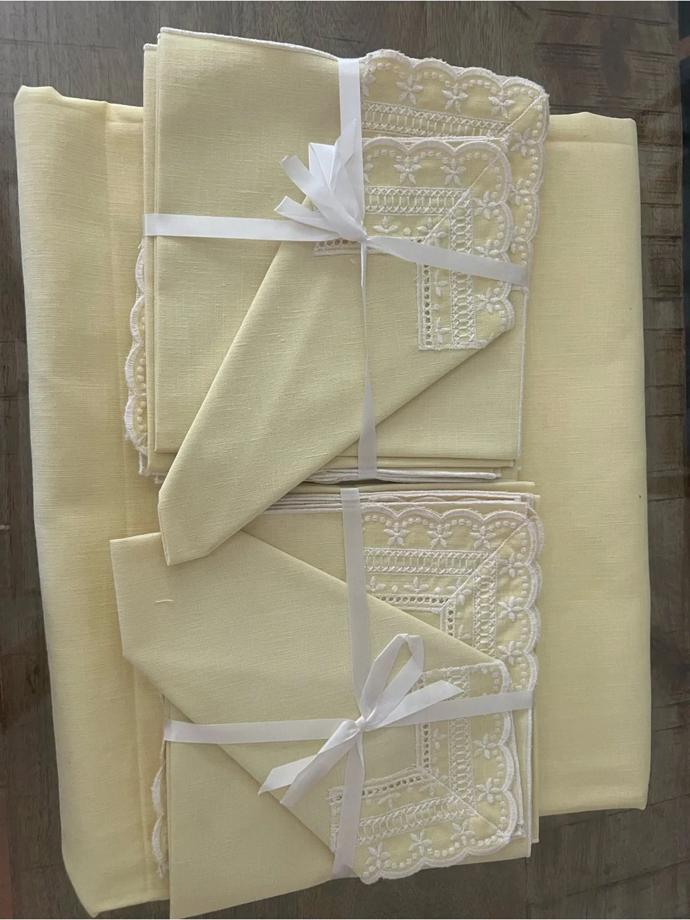 Vintage NEW Yellow Embroidered Linen 12 piece Napkin & tablecloth Set from Italy